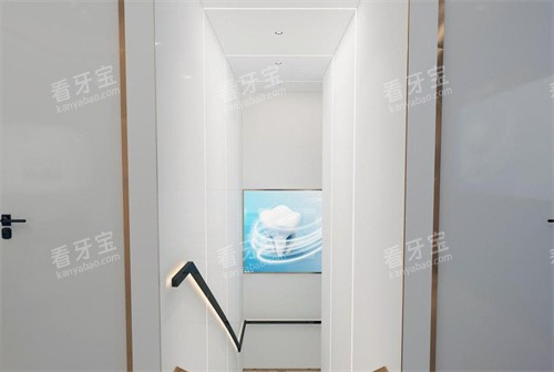 济宁正博口腔内部楼梯间环境.jpg 济宁正博口腔内部楼梯间环境.jpg