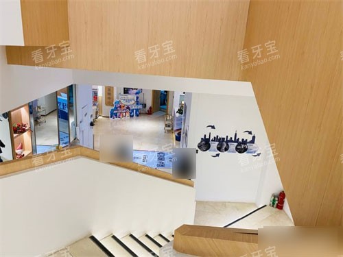 西安弗莱堡口腔一楼大厅及楼梯环境.jpg 西安弗莱堡口腔一楼大厅及楼梯环境.jpg