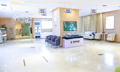 西安弗莱堡口腔等候区环境.jpg 西安弗莱堡口腔等候区环境.jpg