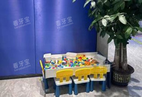 贵港柏乐口腔儿童游乐区.jpg 贵港柏乐口腔儿童游乐区.jpg