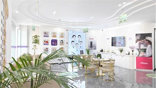 昆明长鹏口腔(融创店)大厅环境.jpg 昆明长鹏口腔(融创店)大厅环境.jpg