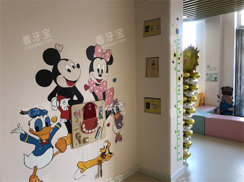 锦州北京奇遇季儿童齿科卡通背景墙.jpg 锦州北京奇遇季儿童齿科卡通背景墙.jpg
