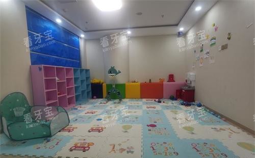 济宁玉红口腔儿童游乐区.jpg 济宁玉红口腔儿童游乐区.jpg