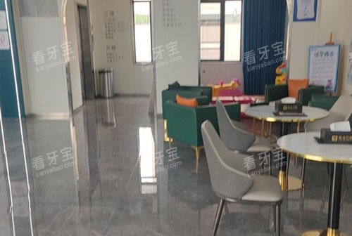 兰溪优仕口腔大厅休息区.jpg 兰溪优仕口腔大厅休息区.jpg