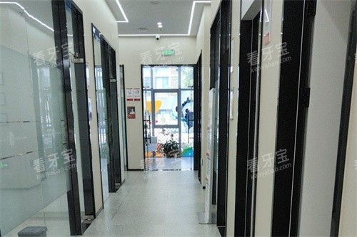 宁波鄞州东钱湖口腔医院走廊环境.jpg 宁波鄞州东钱湖口腔医院走廊环境.jpg