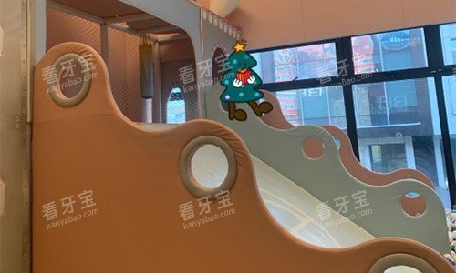 北京整齐娃娃口腔儿童游乐区.jpg 北京整齐娃娃口腔儿童游乐区.jpg