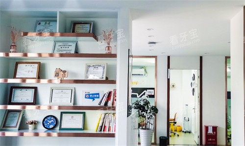 昆明尚爱韩美口腔环城南路店荣誉展示强.jpg 昆明尚爱韩美口腔环城南路店荣誉展示强.jpg