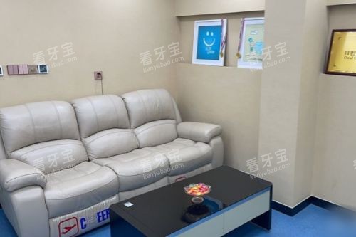 济宁兖州区学锋口腔门诊休息区.jpg 济宁兖州区学锋口腔门诊休息区.jpg