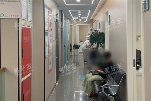 成都思迈口腔走廊.jpg 成都思迈口腔走廊.jpg