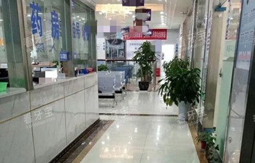 巴中华医口腔取药处外部过道环境.jpg 巴中华医口腔取药处外部过道环境.jpg