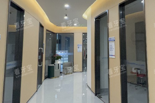 成都锦官口腔走廊图.jpg 成都锦官口腔走廊图.jpg