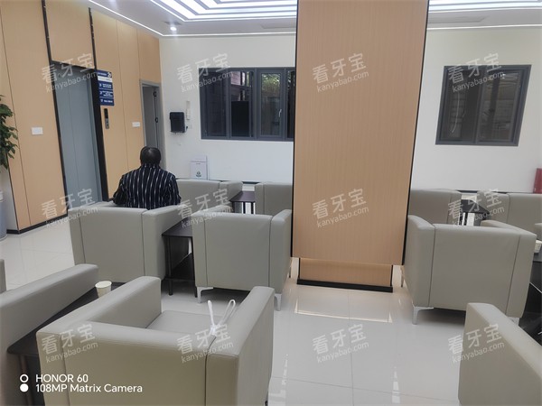 广安莱丁堡口腔大厅等待区环境.jpg 广安莱丁堡口腔大厅等待区环境.jpg