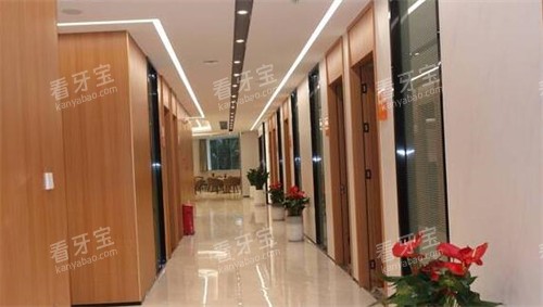 江门简牙口腔走廊照片图.jpg 江门简牙口腔走廊照片图.jpg