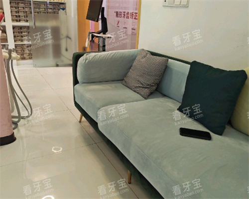 天洁口腔(百里杜鹃店)等候区.png 天洁口腔(百里杜鹃店)等候区.png