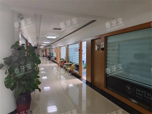 朝阳市牙博士口腔诊疗区走廊.jpg 朝阳市牙博士口腔诊疗区走廊.jpg