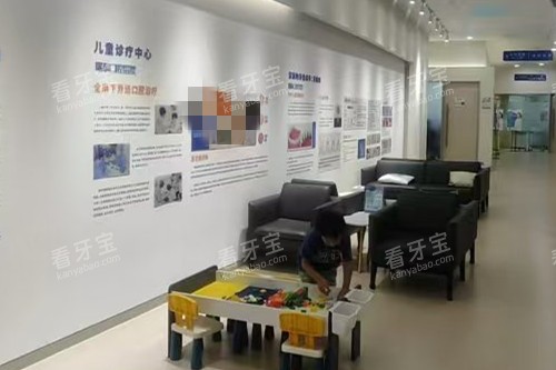 北京瑞泰口腔丰台院区候诊区.jpg 北京瑞泰口腔丰台院区候诊区.jpg