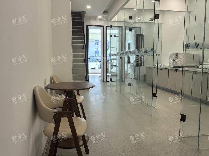 沈阳安维口腔等候区.jpg 沈阳安维口腔等候区.jpg