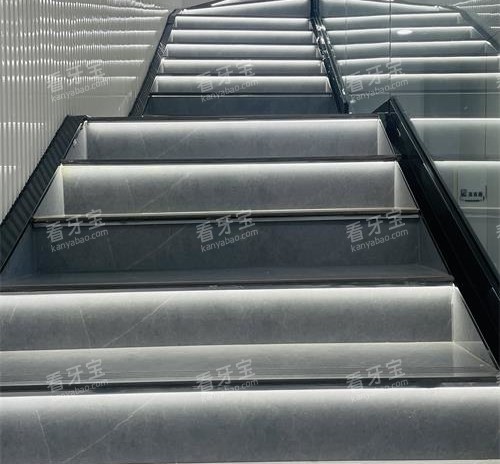 菏泽恒贝口腔楼梯照.jpg 菏泽恒贝口腔楼梯照.jpg