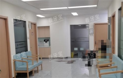 上海金高医院诊室门口等候区.jpg 上海金高医院诊室门口等候区.jpg