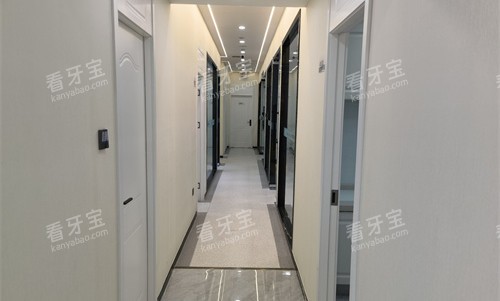郑州启迈口腔走廊图.jpg 郑州启迈口腔走廊图.jpg
