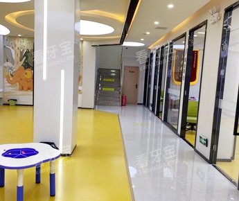 驻马店市啄木鸟牙科(复兴路店)走廊.jpg 驻马店市啄木鸟牙科(复兴路店)走廊.jpg