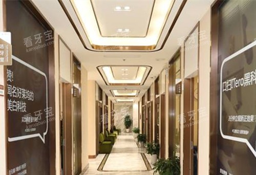 上海华美口腔内部过道环境.jpg 上海华美口腔内部过道环境.jpg
