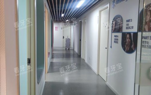武汉青橙口腔走廊环境实拍图.jpg 武汉青橙口腔走廊环境实拍图.jpg