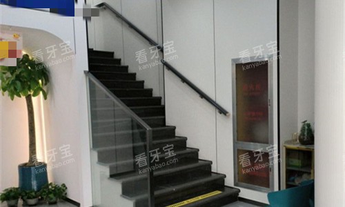 天津北一口腔楼梯图.jpg 天津北一口腔楼梯图.jpg