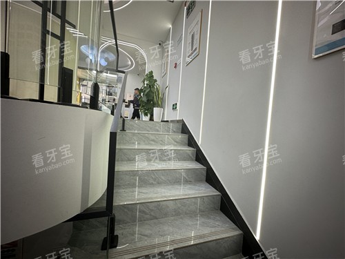 咸宁牙舒乐口腔楼梯间环境.jpg 咸宁牙舒乐口腔楼梯间环境.jpg