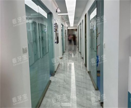 青岛艾诺口腔走廊环境图.jpg 青岛艾诺口腔走廊环境图.jpg