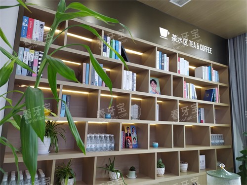 杭州瑞创口腔连锁门诊部地址:萧山区金城路389号,地铁5号线金鸡路站A口直达