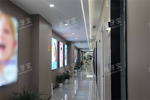 北京齿美口腔走廊环境.jpg 北京齿美口腔走廊环境.jpg