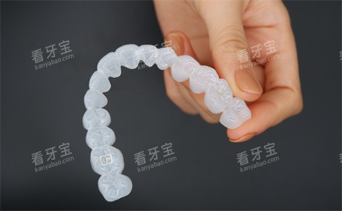 白色保持器.jpg 白色保持器.jpg
