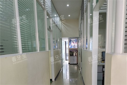 长沙市湘齿口腔门诊(怡海院)走廊环境.jpg 长沙市湘齿口腔门诊(怡海院)走廊环境.jpg