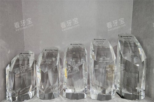 宁波诚适口腔高新门正畸奖杯.jpg 宁波诚适口腔高新门正畸奖杯.jpg