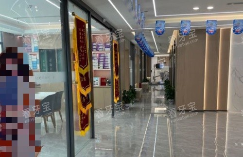 深圳港龙口腔锦旗示意图.jpg 深圳港龙口腔锦旗示意图.jpg