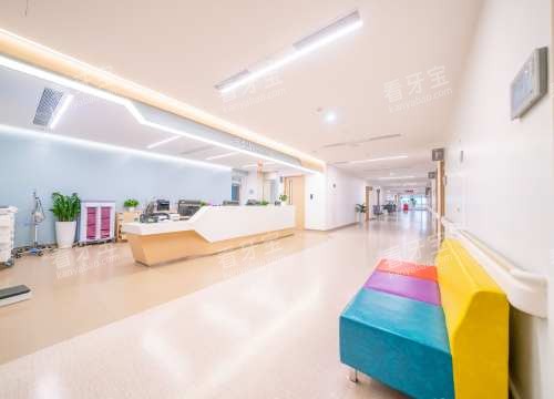 华中科技大学协和深圳医院口腔科等候区.jpg 华中科技大学协和深圳医院口腔科等候区.jpg