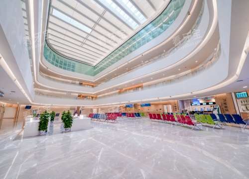 华中科技大学协和深圳医院口腔科大厅.jpg 华中科技大学协和深圳医院口腔科大厅.jpg