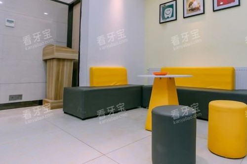 马鞍山袁创口腔候诊区.jpg 马鞍山袁创口腔候诊区.jpg