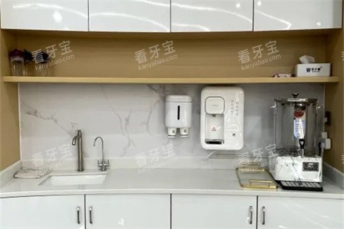 东莞凤岗牙贝健口腔门诊部水吧.jpg 东莞凤岗牙贝健口腔门诊部水吧.jpg