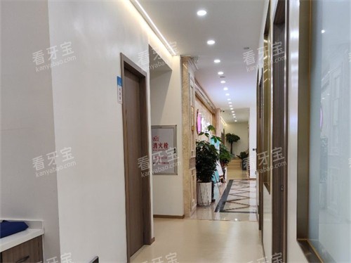 宁德博仕口腔门诊部走廊环境.jpg 宁德博仕口腔门诊部走廊环境.jpg