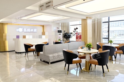 昆明长鹏口腔大厅展示.jpg 昆明长鹏口腔大厅展示.jpg