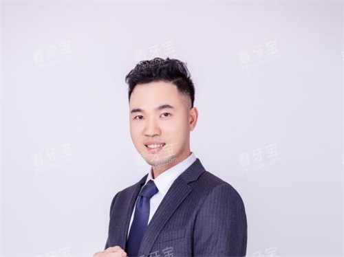 福州捷森齿科梁永锋医生.jpg 福州捷森齿科梁永锋医生.jpg