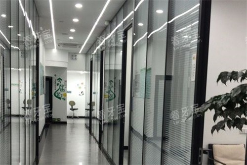 广州华医口腔过道.jpg 广州华医口腔过道.jpg