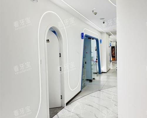福建省福州市正嵘口腔内部走廊.jpg 福建省福州市正嵘口腔内部走廊.jpg