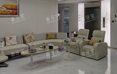 上海美奥口腔大厅等候区环境.jpg 上海美奥口腔大厅等候区环境.jpg