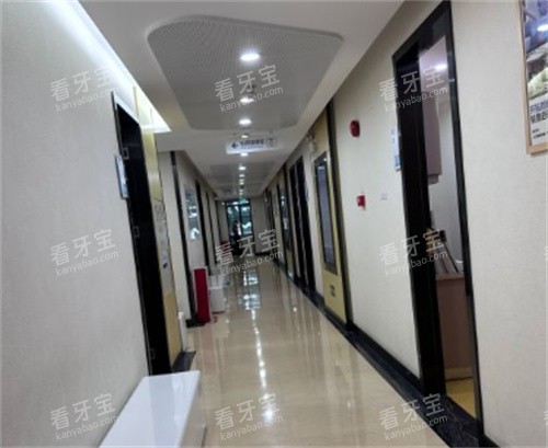 广州穗华口腔走廊.jpg 广州穗华口腔走廊.jpg