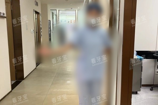 上海美乐口腔医院3楼走廊环境.jpg 上海美乐口腔医院3楼走廊环境.jpg