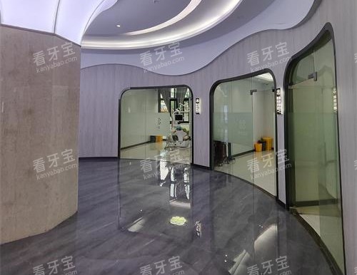 曲靖舒尔口腔大厅走廊转角.jpg 曲靖舒尔口腔大厅走廊转角.jpg