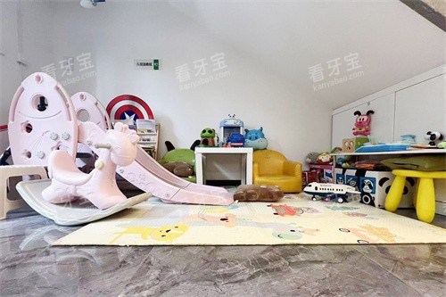 大连极植口腔儿童游乐区.jpg 大连极植口腔儿童游乐区.jpg